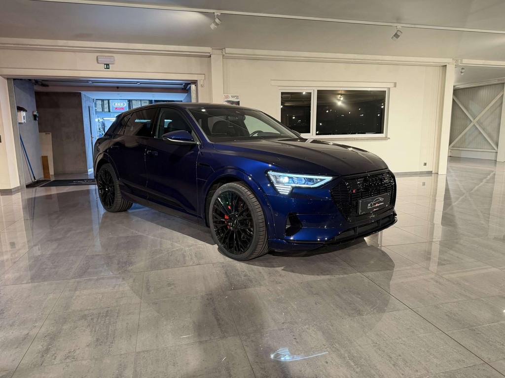 Audi Q8 e-tron 313PK BLACK EDITION * MATRIX * CAM * CAR PLAY, Auto's, Audi, Automaat, 230 kW, Gebruikt, Zwart