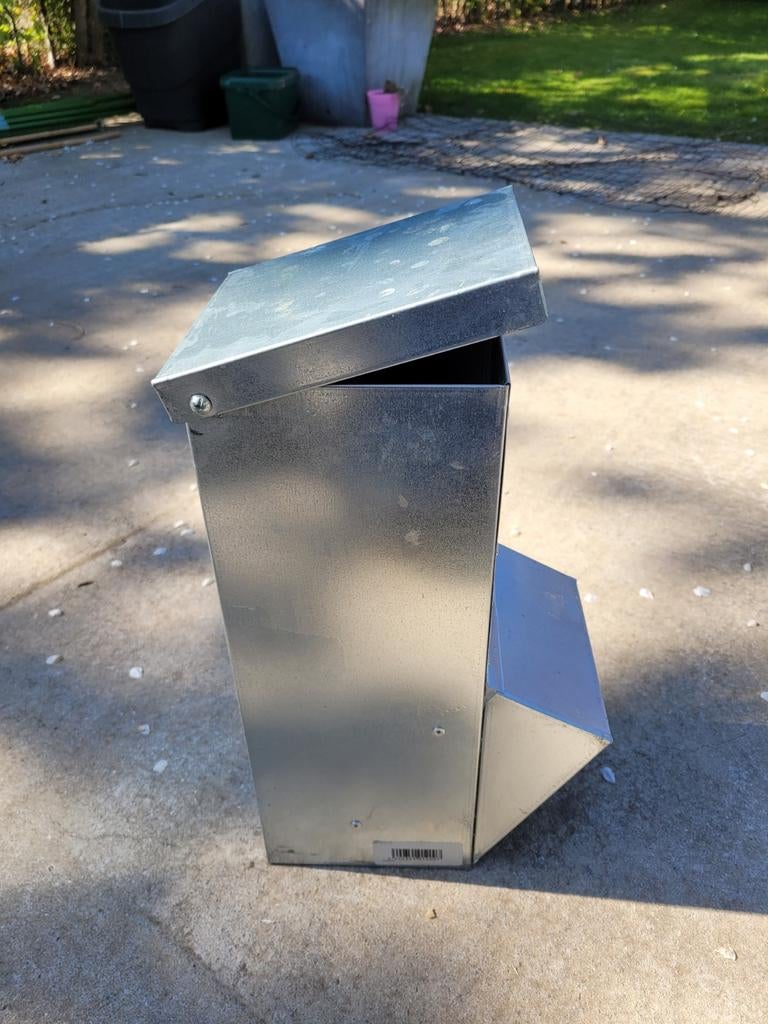 Voerbak voor pluimvee, Ophalen