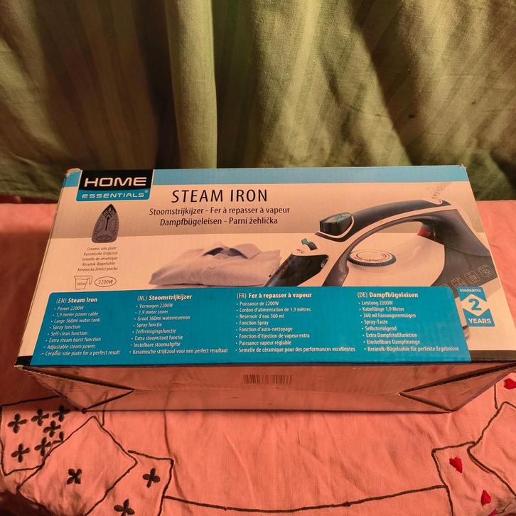 Stoom strijkijzer van het merk "Home Essentials", Elektronische apparatuur, Strijkijzers en Strijkplanken, Zo goed als nieuw, Strijkijzer met snoer