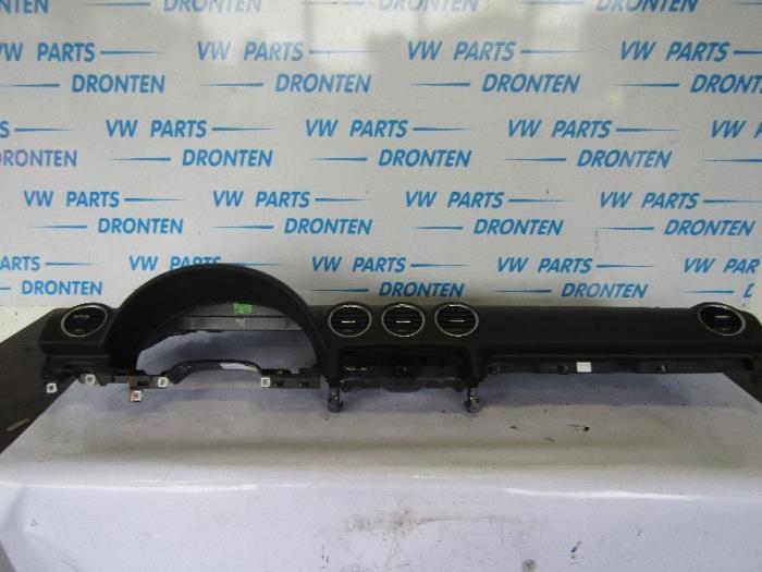 Dashboard van een Audi A4, Gebruikt, -, -, -