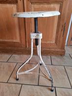Ancien tabouret médical, Enlèvement ou Envoi