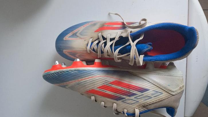 chaussure football, Sport en Fitness, Voetbal, Zo goed als nieuw, Schoenen, Ophalen of Verzenden