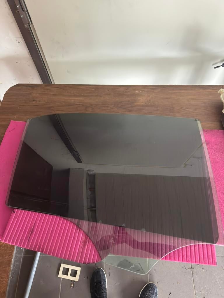 Origineel getinte ruit rechtsachter w212 mercedes, Computers en Software, Android Tablets, Ophalen, Zo goed als nieuw