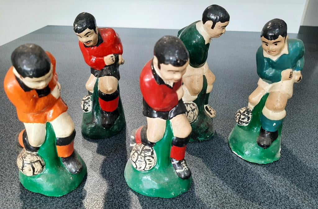 Vintage voetballers beeltjes 5 stuks uit de jaren 50/60, Verzamelen, Sportartikelen en Voetbal, Ophalen of Verzenden, Gebruikt