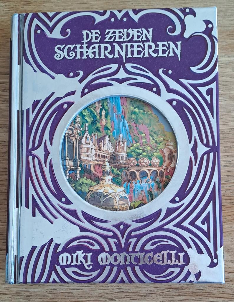 De Zeven Scharnieren door Miki Monticelli, Boeken, Kinderboeken | Jeugd | 10 tot 12 jaar, Gelezen, Fictie, Ophalen of Verzenden