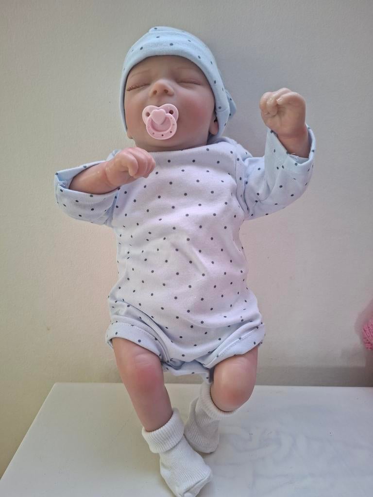 Nieuwe pop niet gebruikt met badje 2 pampers, Kinderen en Baby's, Ophalen of Verzenden