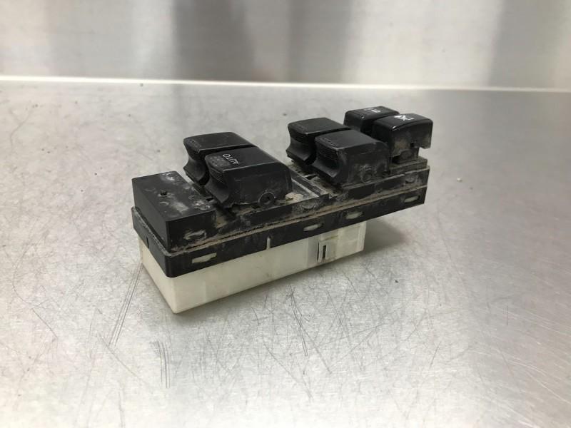 COMMUTATEUR VITRES ELECTRIQUES Suzuki (|SWIFT|), Dhr. M. Roggen, Stadsweg 37 37
9917 PV  WIRDUM GR., NL, Suzuki, Utilisé