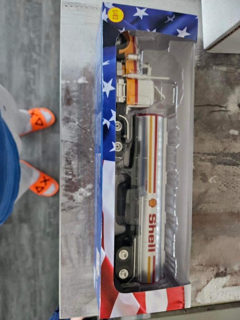 Camion shell en 1.43