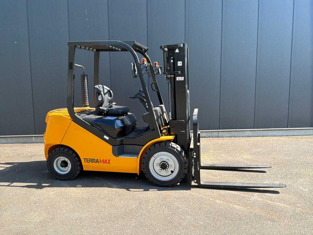 2022 Zheijang UN FD25T-NJV1 Vorkheftruck, Zakelijke goederen, Machines en Bouw | Heftrucks en Intern transport, Heftruck, Diesel