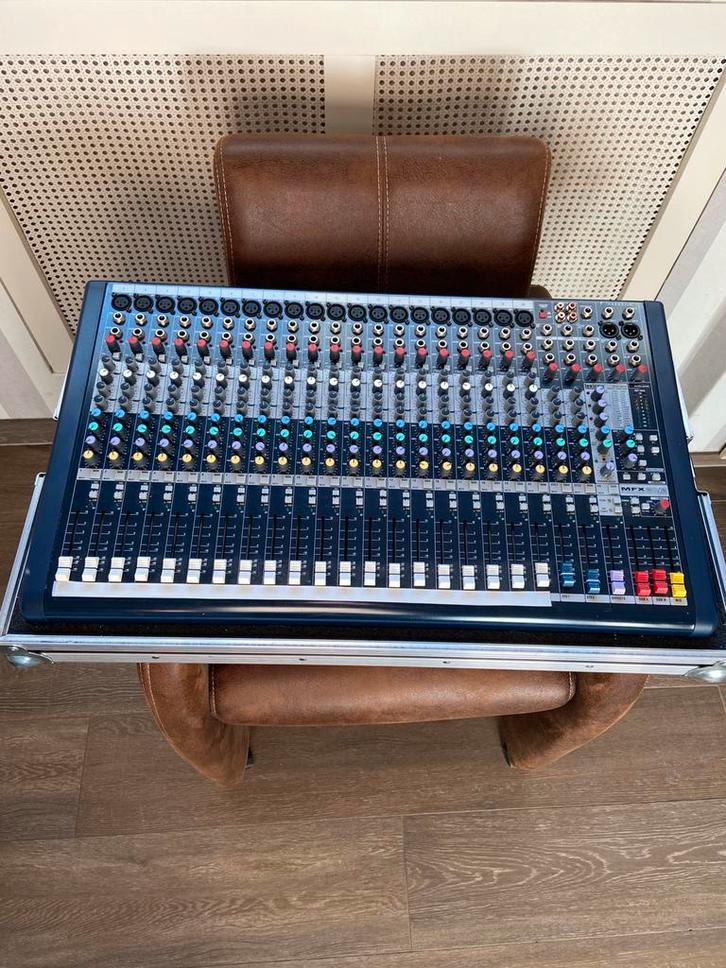 SOUNDCRAFT 20/2 MFX ( met effecten), Muziek en Instrumenten, Mengpanelen, Zo goed als nieuw, 20 kanalen of meer, Ophalen