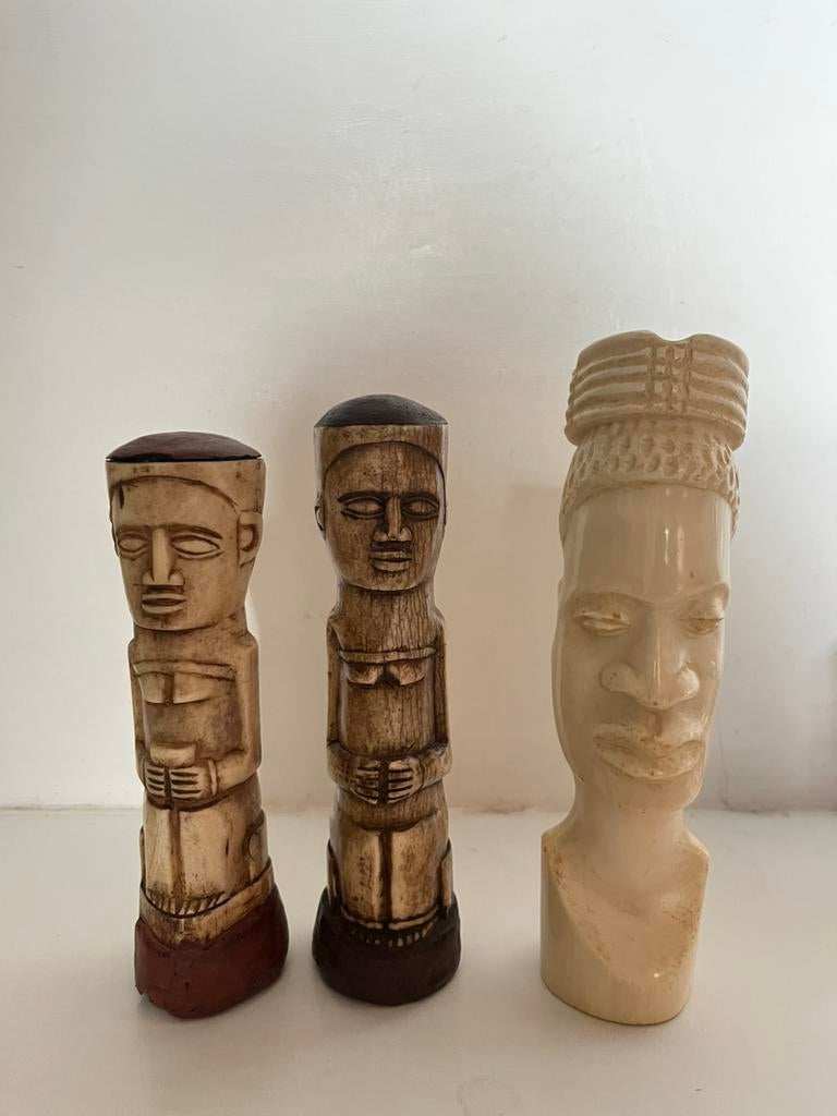 Afrikaanse beeldjes, Ophalen