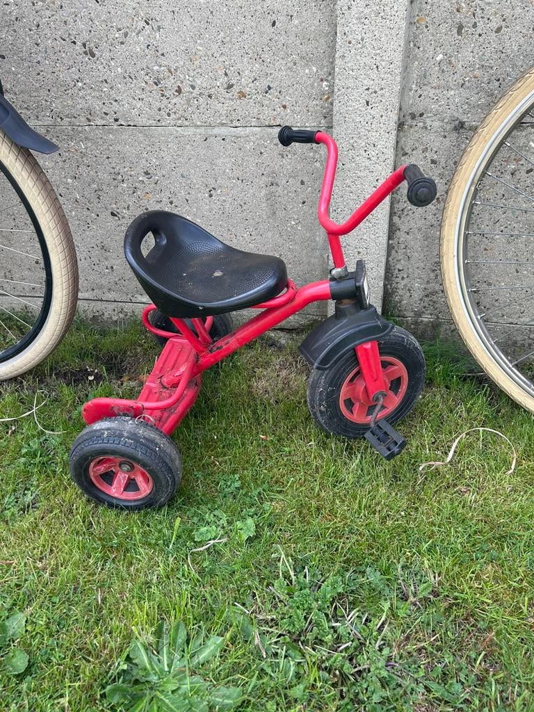 Rode retro driewieler, Ophalen, Gebruikt