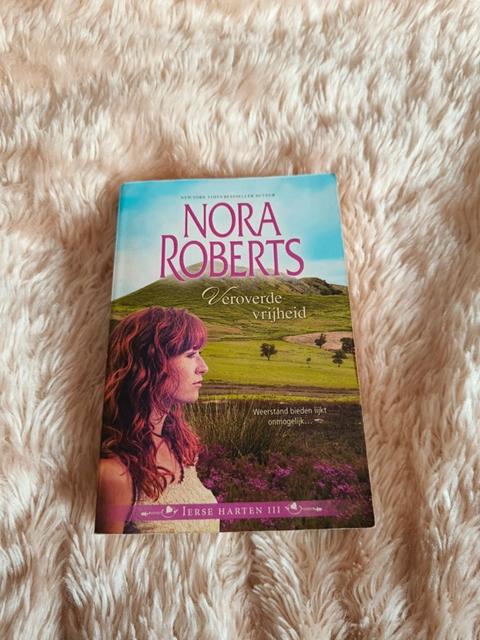 Nora Roberts – Veroverde vrijheid, Boeken, Romans, Gelezen, Nederland, Ophalen of Verzenden