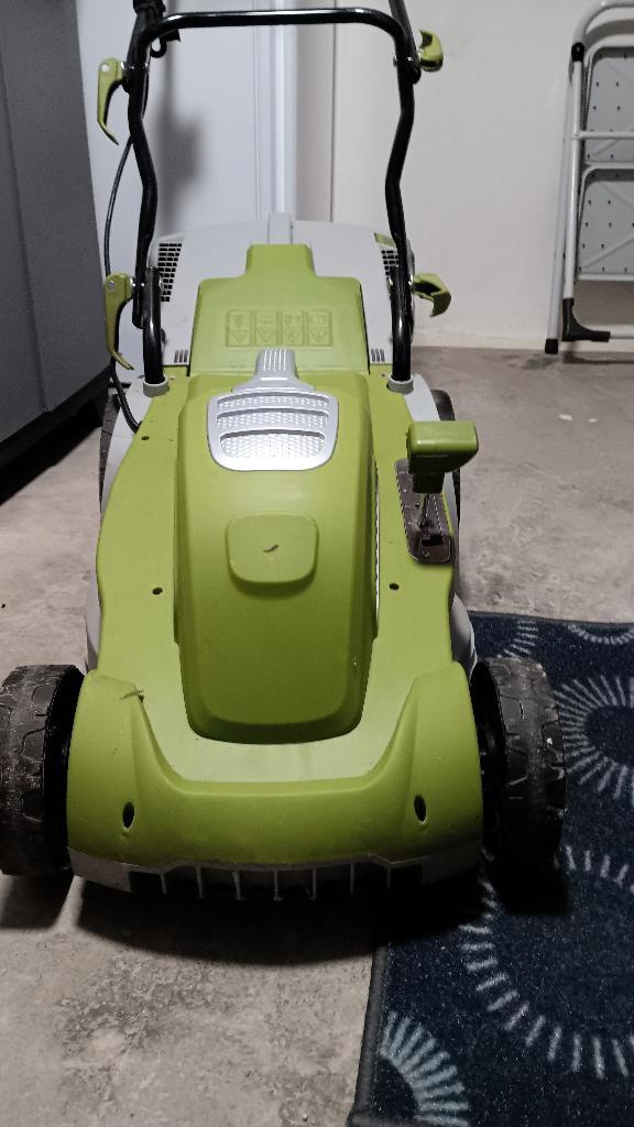 Elektrische grasmachine Central Park 1400 watt, Tuin en Terras, Grasmaaiers, Gebruikt, Elektrische grasmaaier, 30 t/m 39 cm, Cirkelmaaier