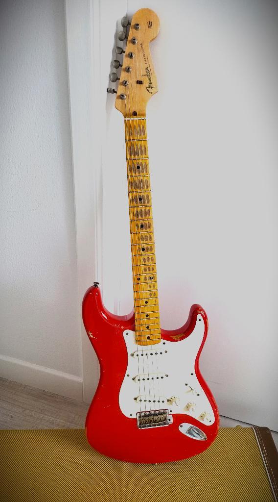 Fender Stratocaster CS 2009 Relic 57 Rouge, Musique & Instruments, Instruments à corde | Guitares | Électriques, Comme neuf, Solid body