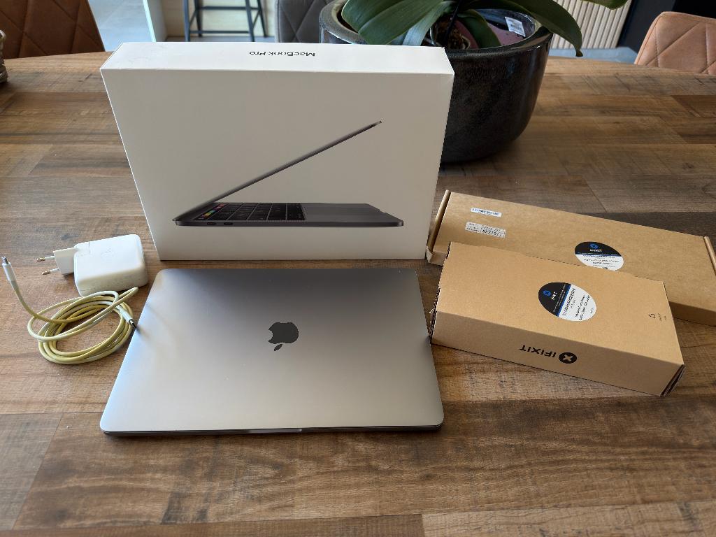 MacBook Pro 2019 - 13-inch (256 GB) Touchbar, Computers en Software, Gebruikt, 256 GB, 13 inch, Azerty