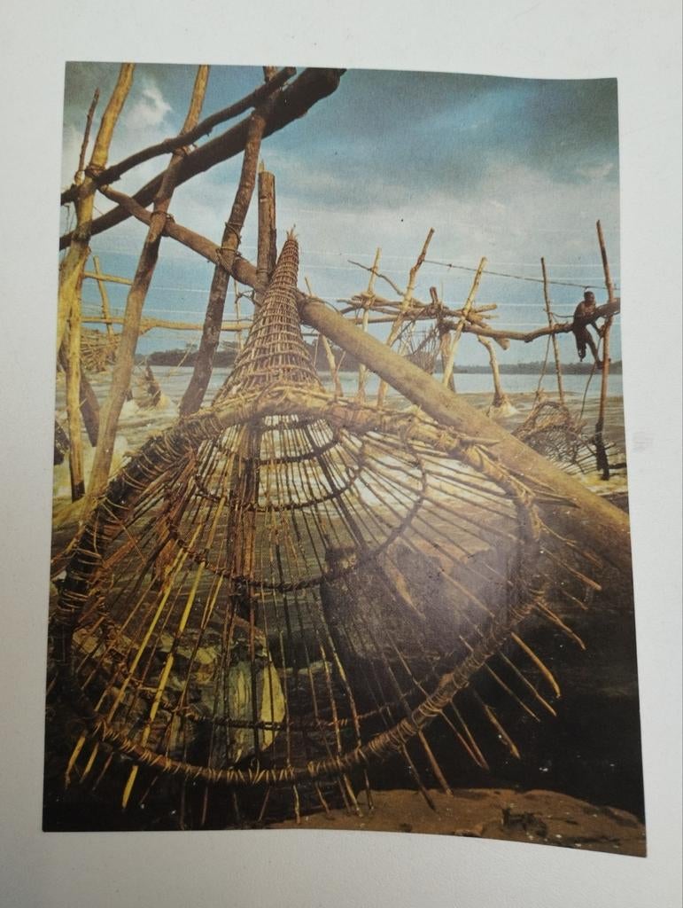 Een prent over Afrika een soort vismand met gaten erin kleur, Ophalen, Prent