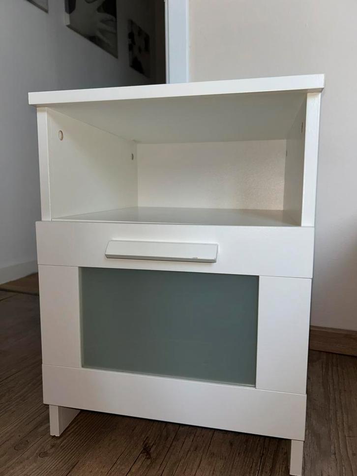 Commode de nuit IKEA blanche – propre & pratique – 20€, Huis en Inrichting, Kasten | Vitrinekasten, Zo goed als nieuw, Minder dan 100 cm