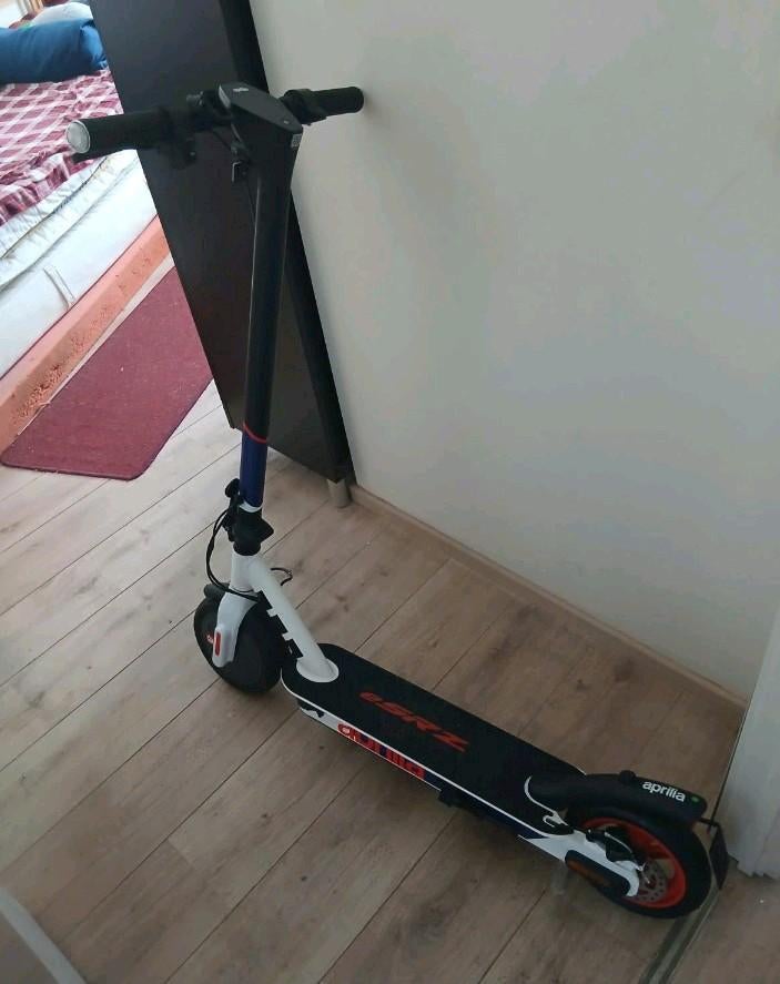 Noire Bleu et rouge 115 cm de hauteur, Vélos & Vélomoteurs, Enlèvement