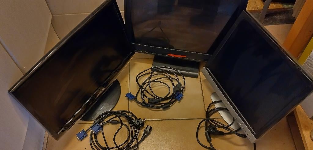 Set van hd-monitors, Ophalen, Ingebouwde speakers, Samsung, VGA