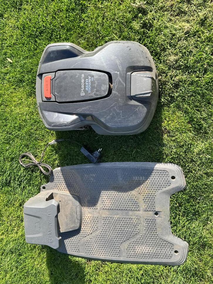 Robotmaaier Husqvarna 305, Jardin & Terrasse, Tondeuses robotisées, Utilisé, 20 à 25 cm, Contrôlable via l'application, Enlèvement