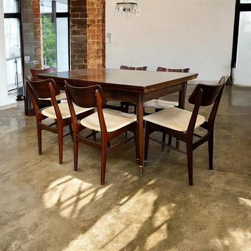 Retro eetkamertafel met 6 eetkamerstoelen beschikbaar voor biedingen