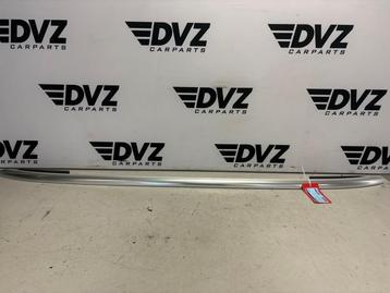 Dakrail links van een Volkswagen Tiguan beschikbaar voor biedingen