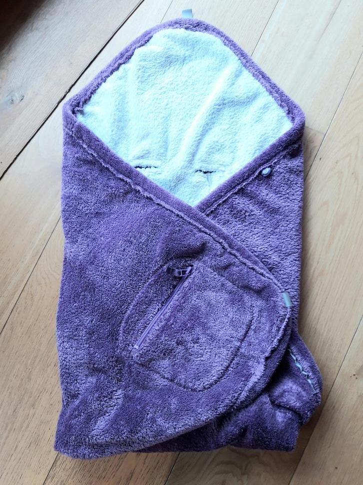 Couverture enveloppante mauve pour maxi-cosy, Enfants & Bébés, Couvertures, Sacs de couchage & Produits pour emmailloter, Utilisé