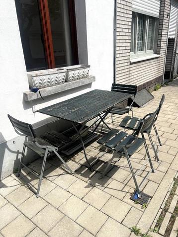 Tuintafel met 4 klapstoelen - beiden opplooibaar beschikbaar voor biedingen