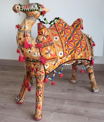 Decoratie: Oude geborduurde kameel uit India