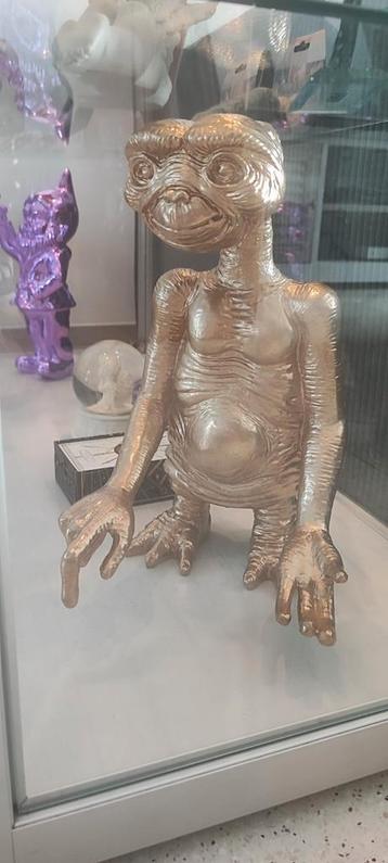 E.T. in Goud maar een exemplaar  beschikbaar voor biedingen
