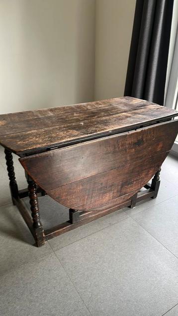 Houten side tafel die vergrootbaar is tot volledige tafel beschikbaar voor biedingen