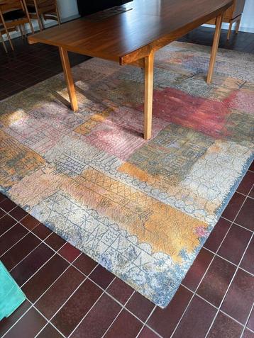 Groot modern 100% wollen tapijt beschikbaar voor biedingen