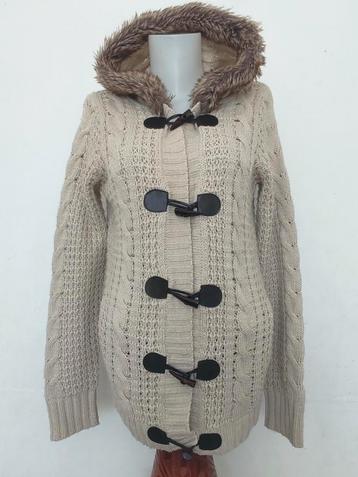 Gebreid vest met capuchon maat 42/44 beschikbaar voor biedingen