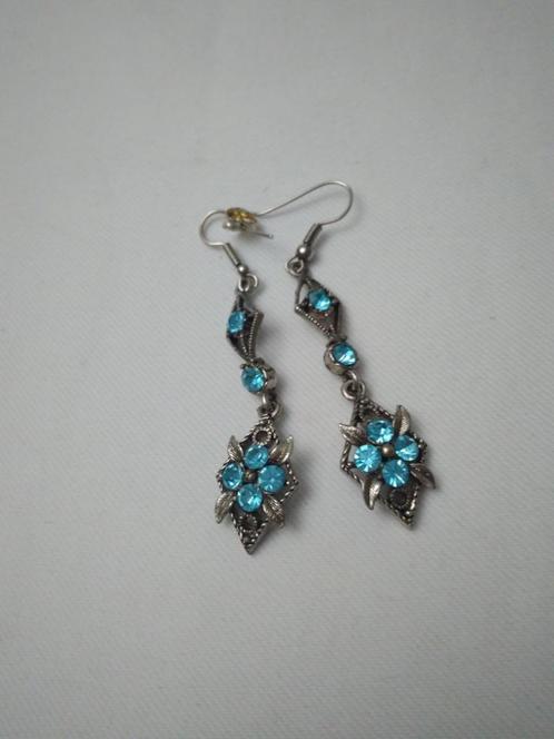 Boucles d'oreilles plaqué argent avec pierres bleues, Bijoux, Sacs & Beauté, Boucles d'oreilles, Neuf, Pendantes, Argent, Bleu