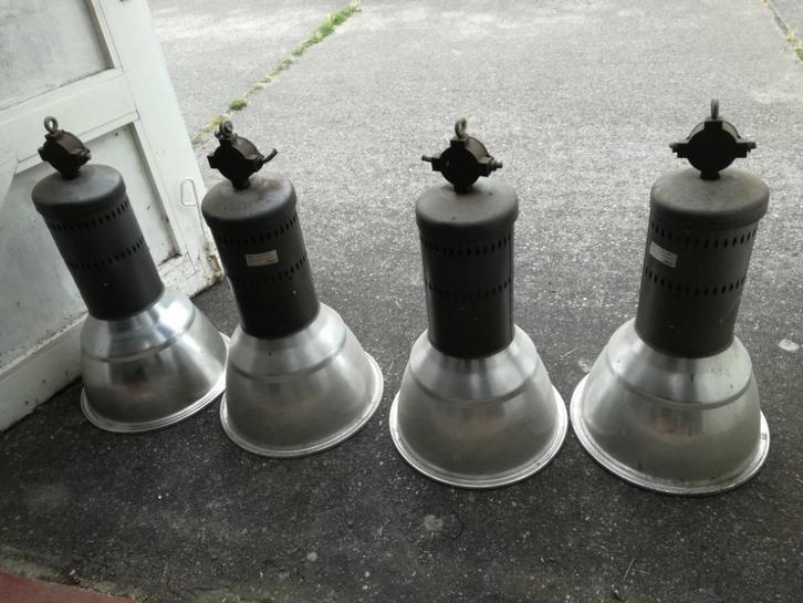 Lampes industrielles AEG années 1960 hauteur 80cm / dia 40cm, Maison & Meubles, Lampes | Suspensions, Utilisé, 75 cm ou plus, Métal