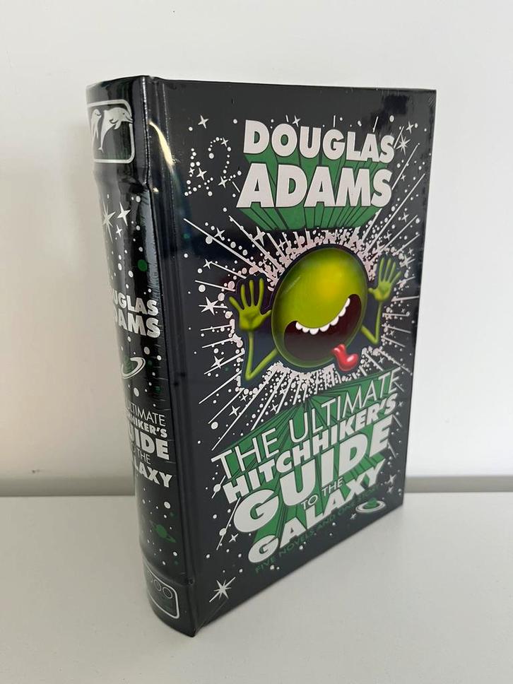 Barnes Noble Leatherbound Ultimate Hitchhikers Guide HC SEAL, Boeken, Science fiction, Ophalen of Verzenden