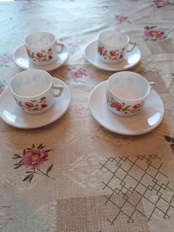 4 tasses en arcopal, Enlèvement ou Envoi