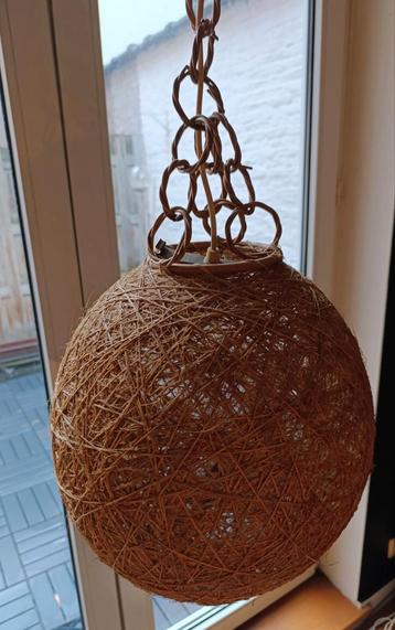 Vintage hanglamp van rotan beschikbaar voor biedingen