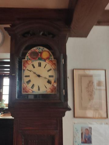 Une horloge de parquet  beschikbaar voor biedingen