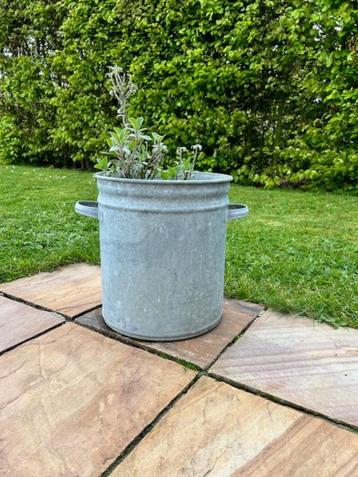 Oude zinken pot - decoratie terras, tuin of balkon, Antiek en Kunst, Ophalen
