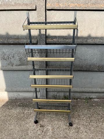 Winkel/opberg rek beschikbaar voor biedingen