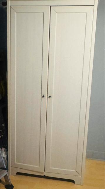 Armoir à deux portes en bon état. beschikbaar voor biedingen