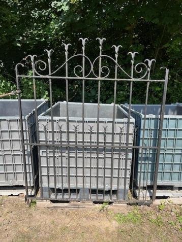 vol ijzeren zwart rustiek hek/poort beschikbaar voor biedingen