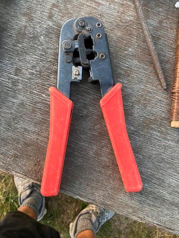 Krimptang voor rj45 en rj11 netwerk pluggen beschikbaar voor biedingen
