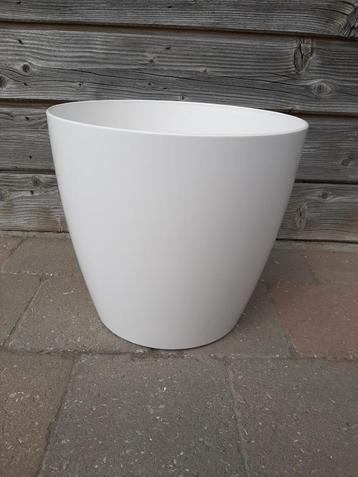 Bloempot artevast in pvc,wit,diameter 25 cm,hoogte 22,7 cm beschikbaar voor biedingen
