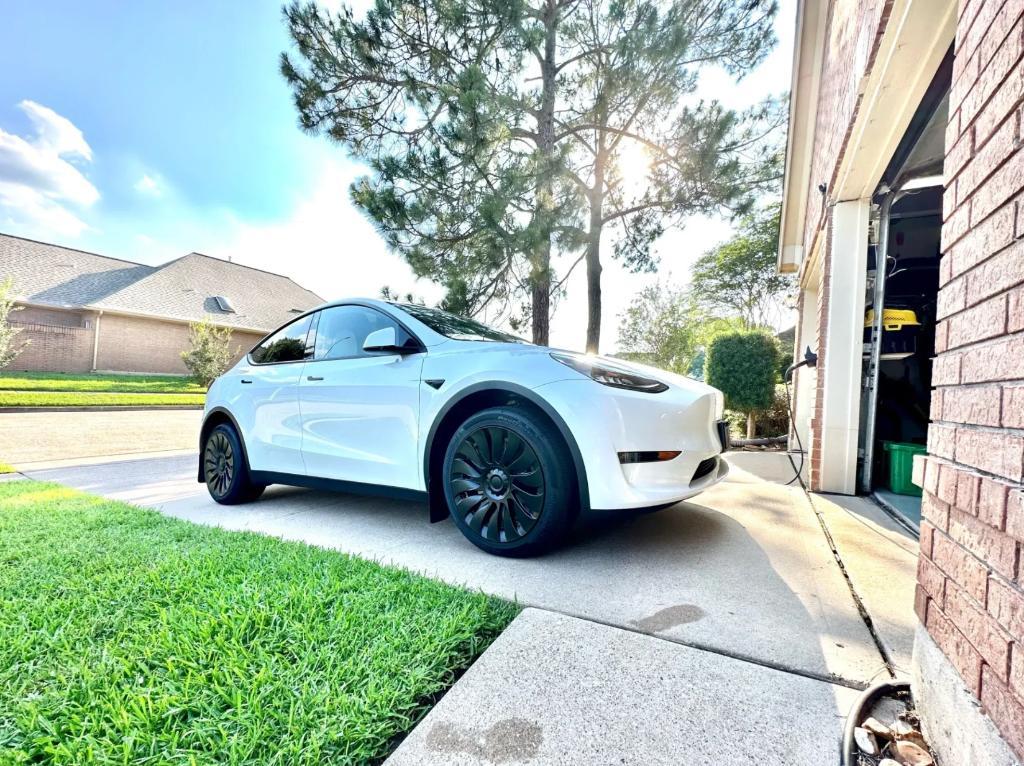 ② Tesla Model Y 19 - Enjoliveurs noirs Uber Turbine Blade — Enjoliveurs —  2ememain