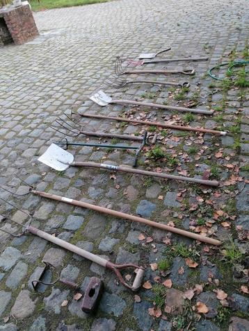 oud tuingereedschap – vorken, schoppen, hak, kantensteker... beschikbaar voor biedingen