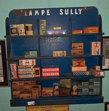 Auto lampen display. Lampe Sully beschikbaar voor biedingen