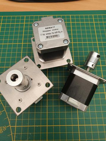3 Nema stappenmotors/steppermotor 1,8step flat shaft 4,8kgcm beschikbaar voor biedingen